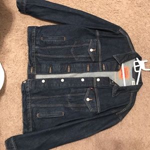 Authentic Levi’s denim jacket!